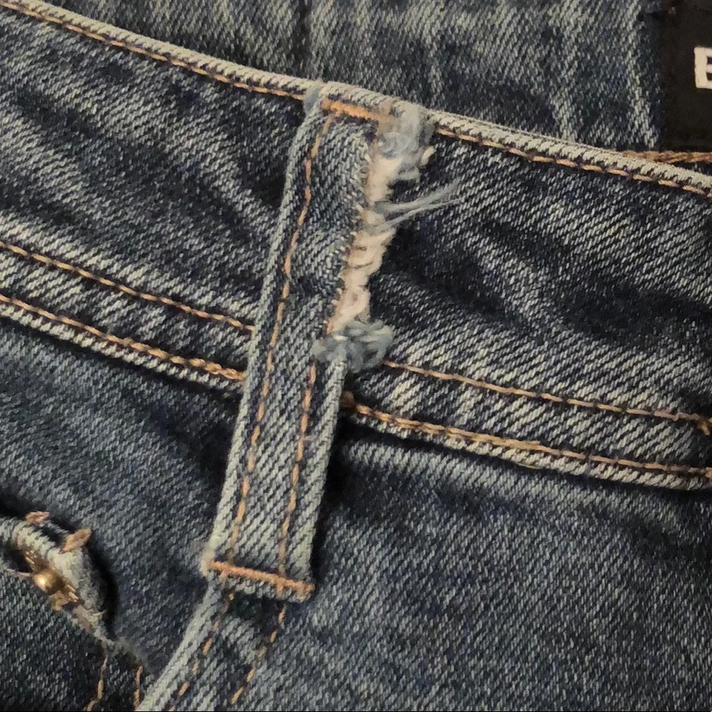 Express Jeans Stretch Fit & Flare (imperfect) 3/4s - Picture 8 of 9